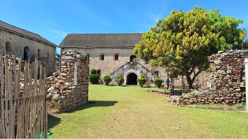 Accra To Nzulezu, Fort Antonio & Maaha Beach Experience Tour  photo 8